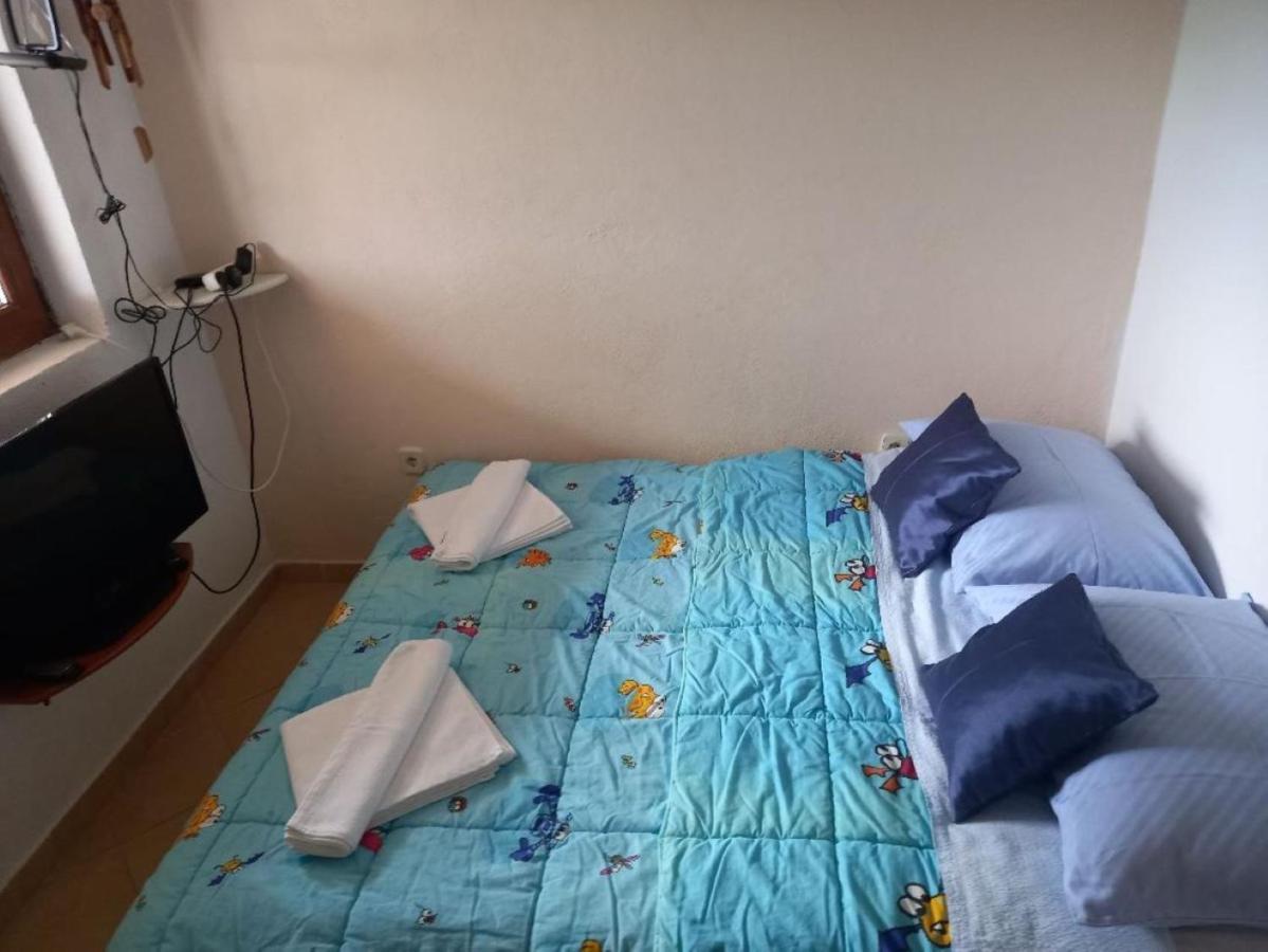 Apartmani Gracijela Karlobag Eksteriør billede