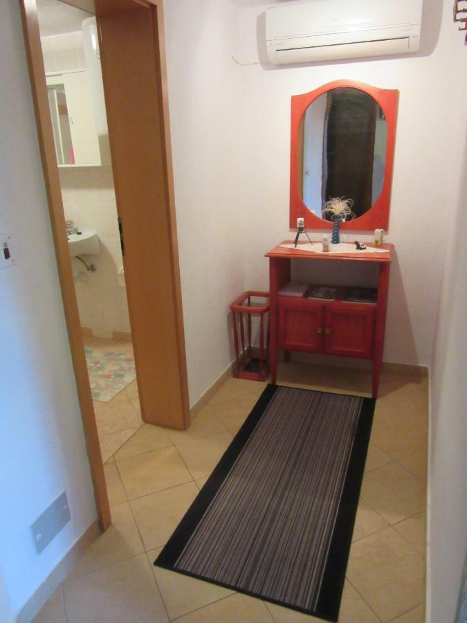 Apartmani Gracijela Karlobag Eksteriør billede