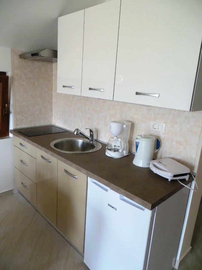 Apartmani Gracijela Karlobag Eksteriør billede